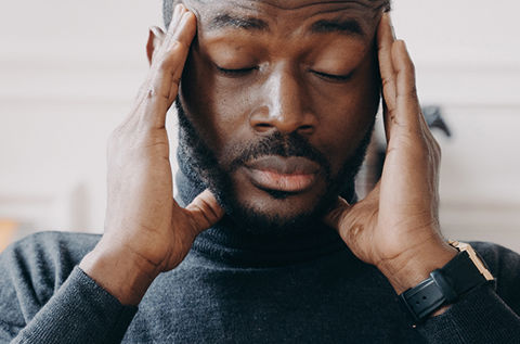 Hvordan lindrer jeg hodepinen, og kan jeg forhindre den?