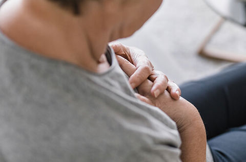 Hvorfor får vi egentlig halsbrann?