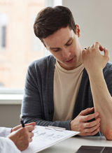 Alt du trenger å vite om skabb: Symptomer og behandling