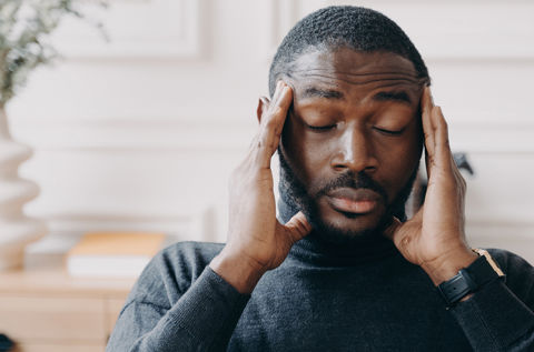 Hvordan lindrer jeg hodepinen, og kan jeg forhindre den?