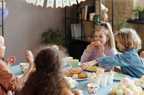 Slik kan barn som ikke tåler laktose kose seg i bursdag likevel